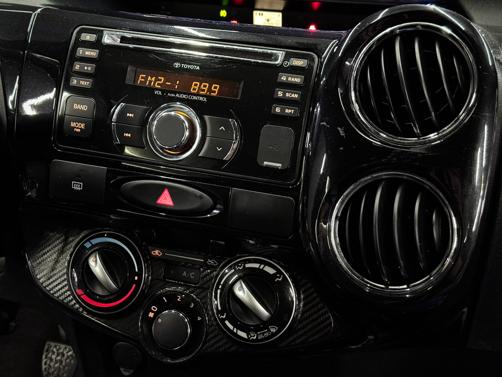 Toyota Etios Hatch Preto