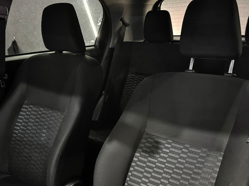 Toyota Etios Hatch Preto