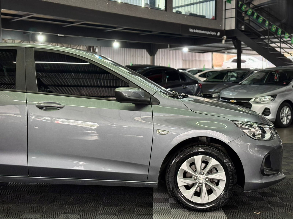 Chevrolet Onix Sedan Cinza