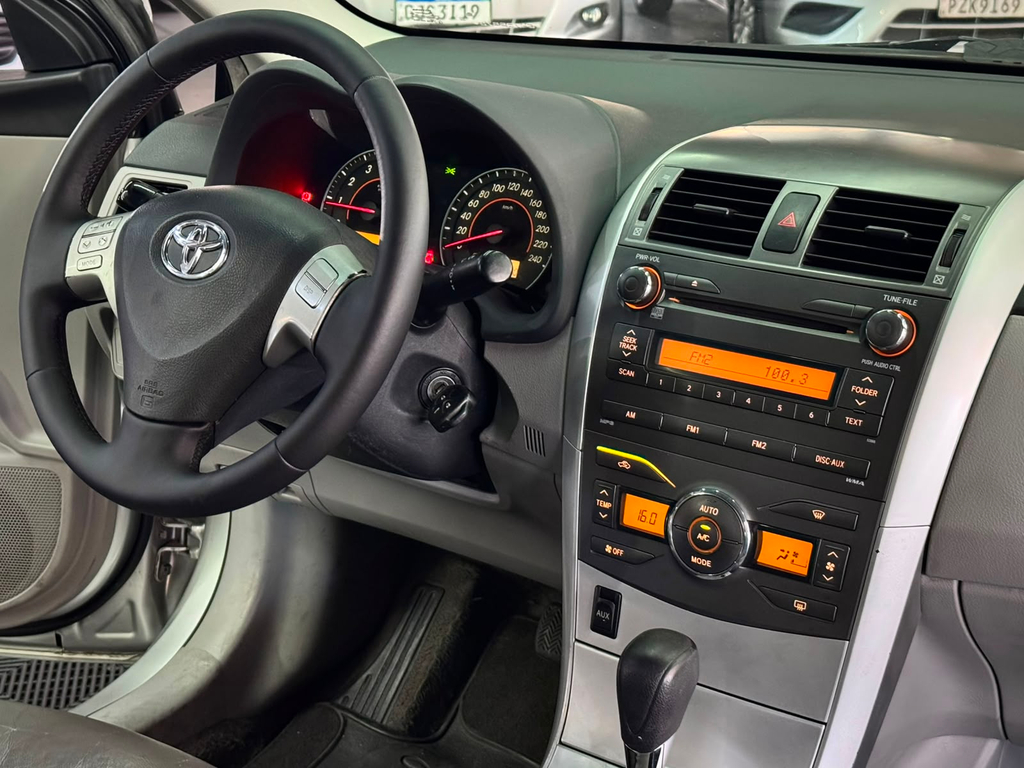 Toyota Corolla Prata