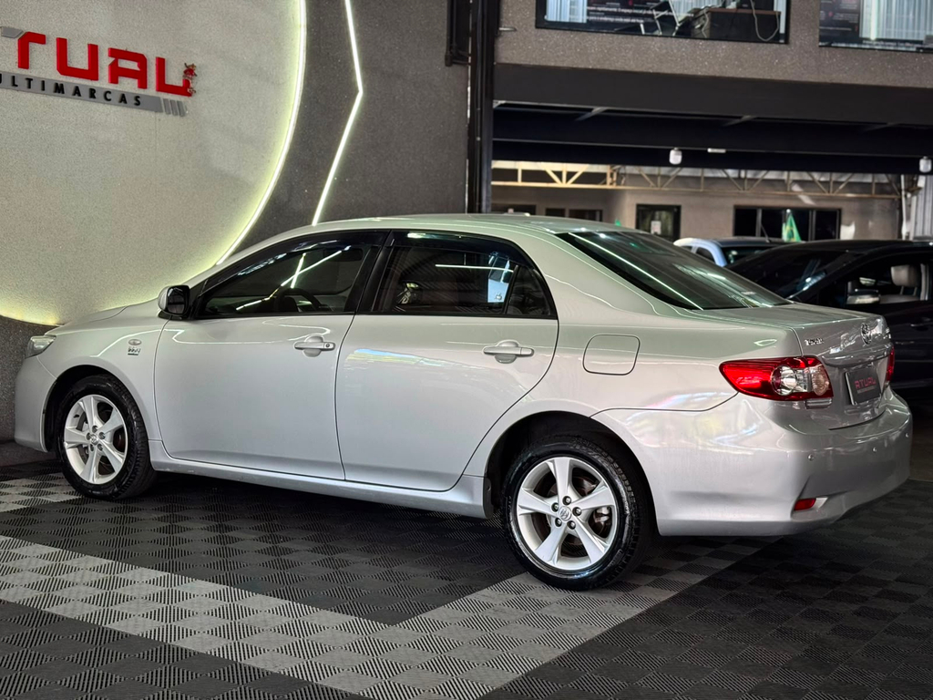 Toyota Corolla Prata