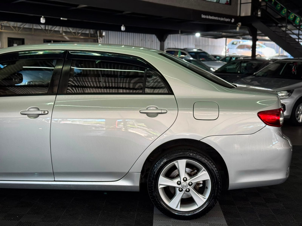 Toyota Corolla Prata