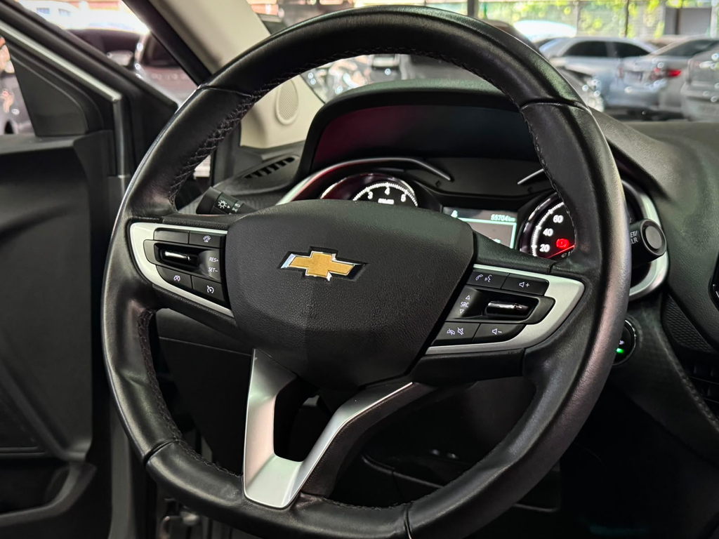 Chevrolet Onix Sedan Prata