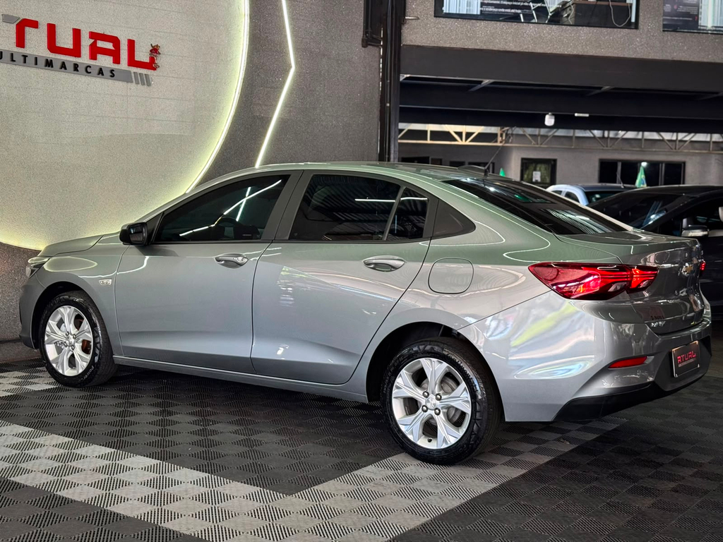 Chevrolet Onix Sedan Prata