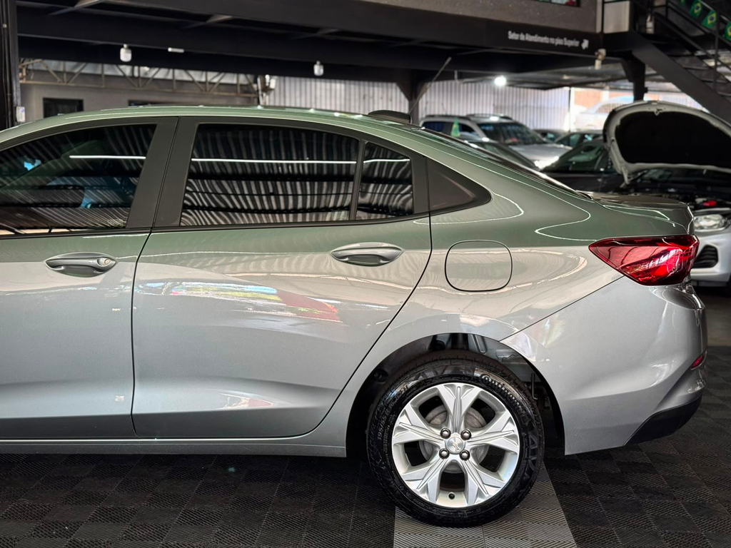 Chevrolet Onix Sedan Prata