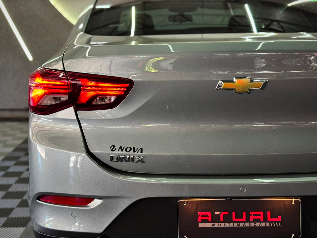 Chevrolet Onix Sedan Prata