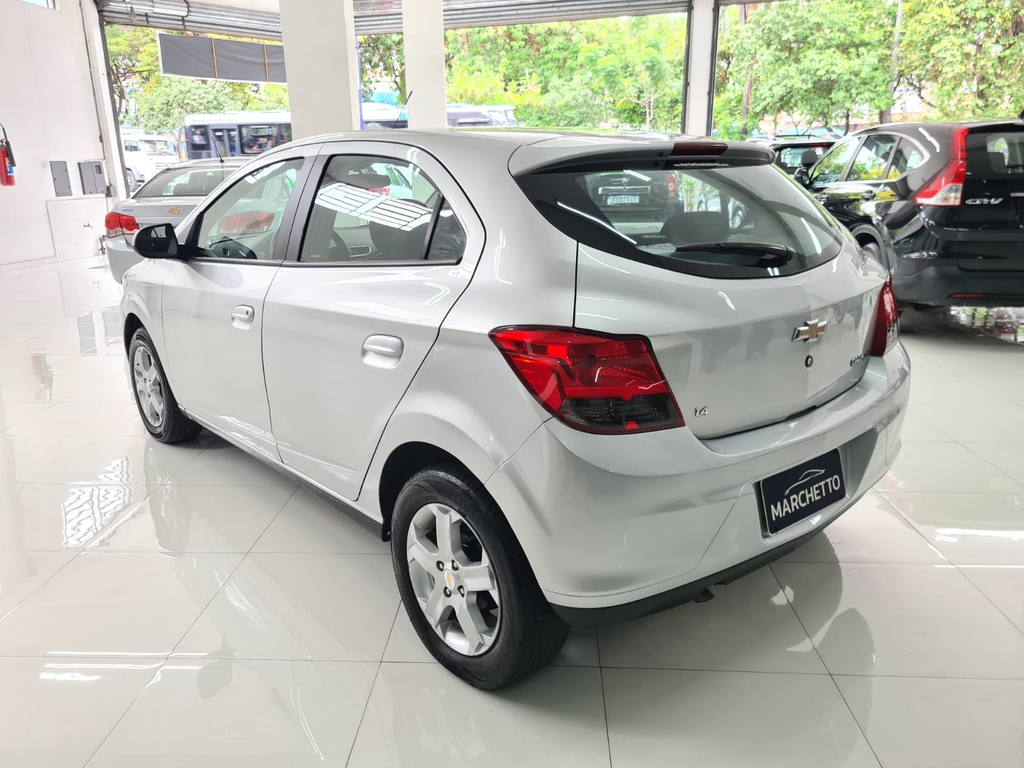 Chevrolet Onix Prata