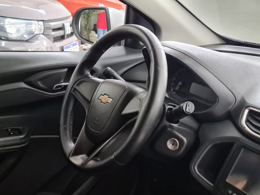 Chevrolet Onix Prata
