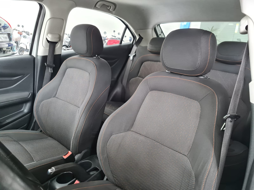 Chevrolet Onix Prata