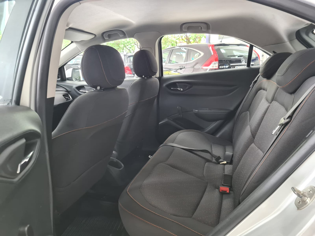 Chevrolet Onix Prata