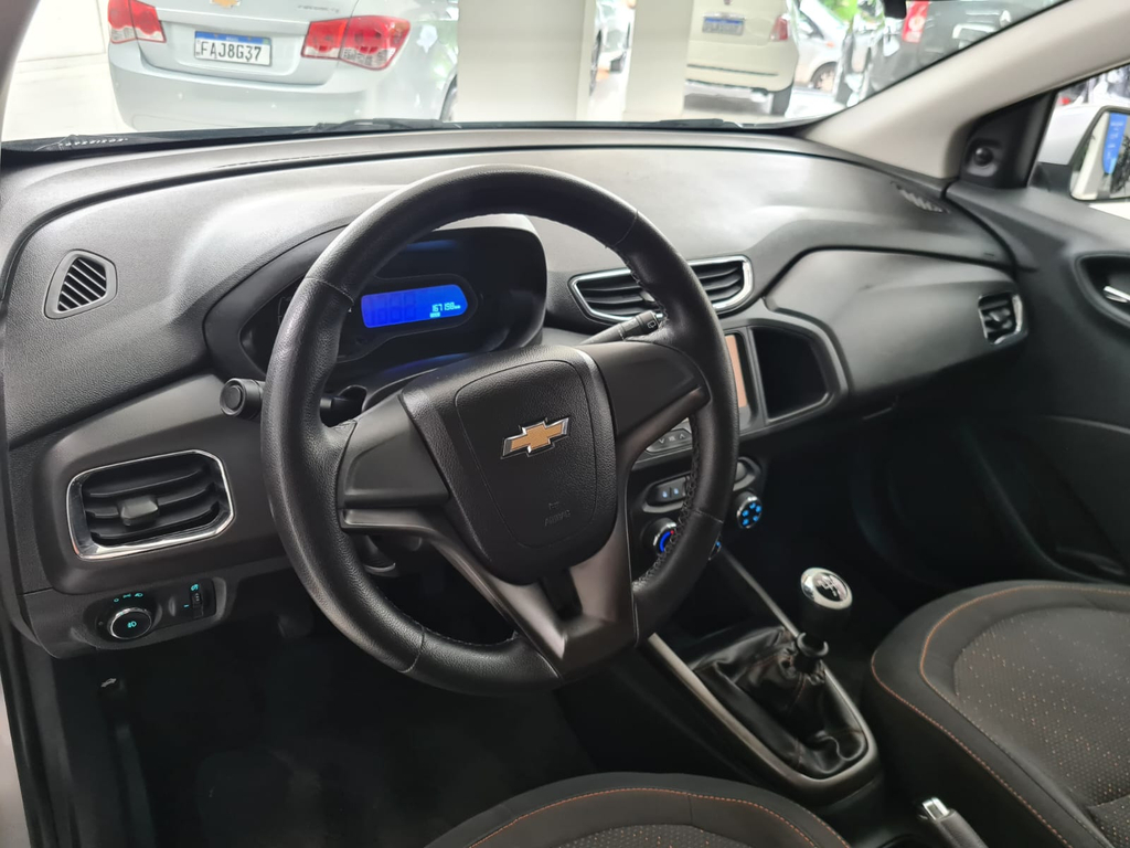 Chevrolet Onix Prata