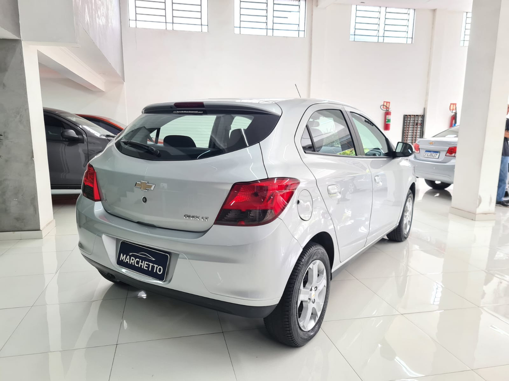 Chevrolet Onix Prata