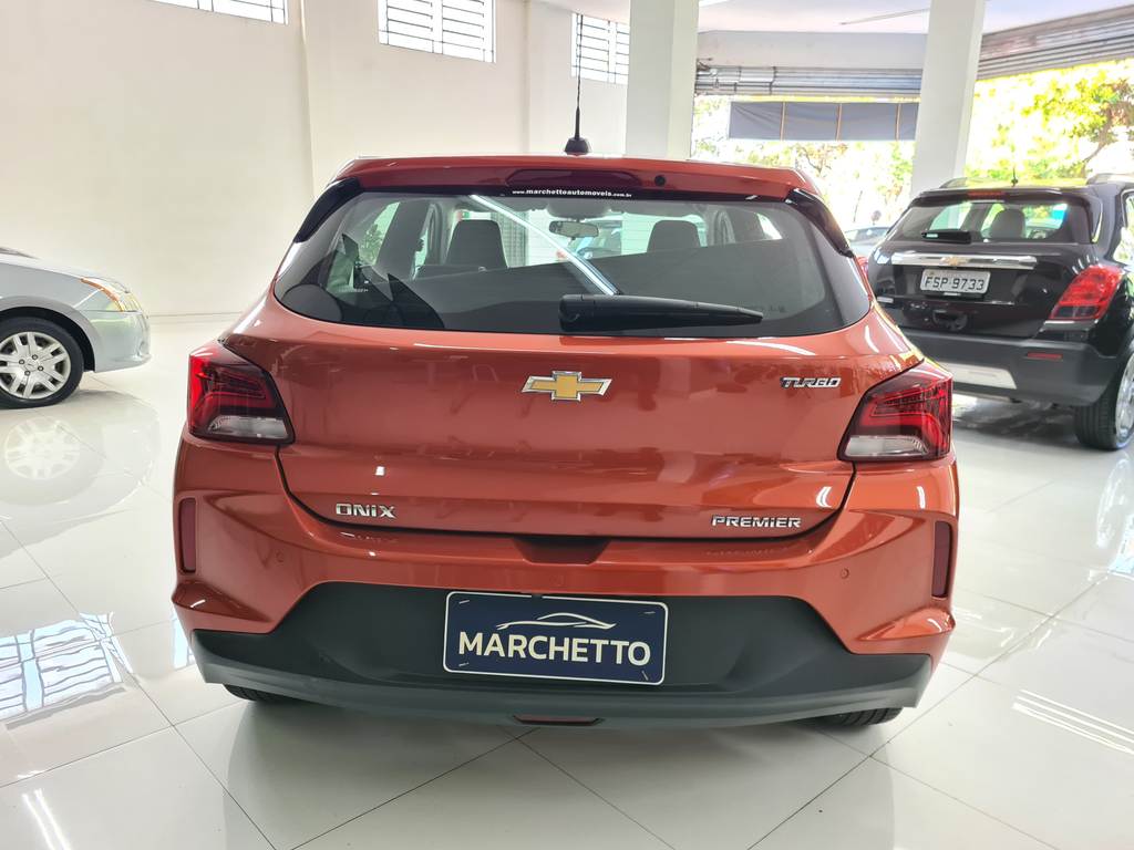 Chevrolet Onix Laranja