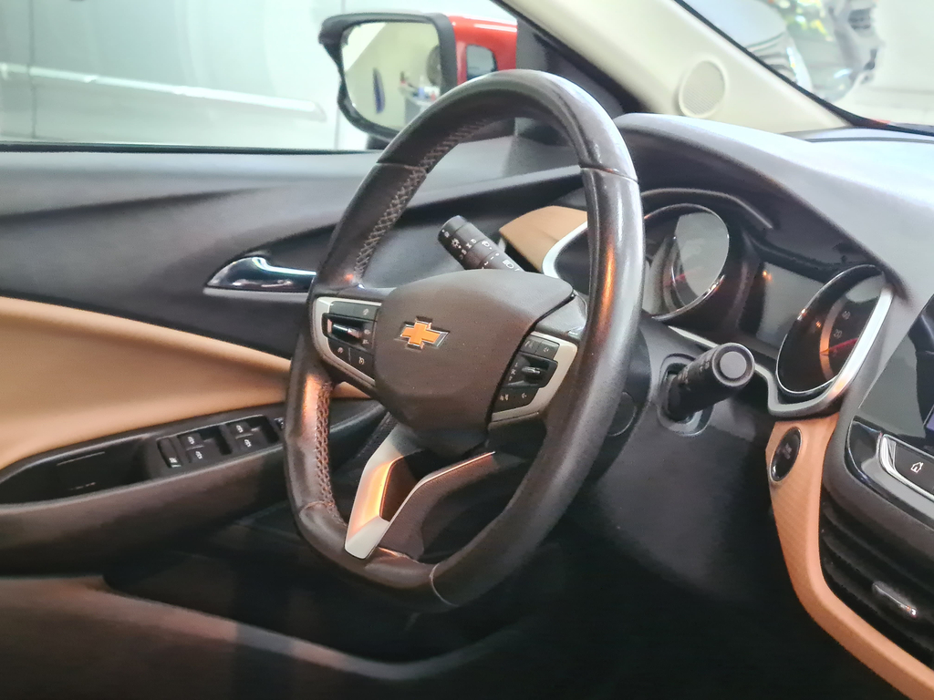 Chevrolet Onix Laranja