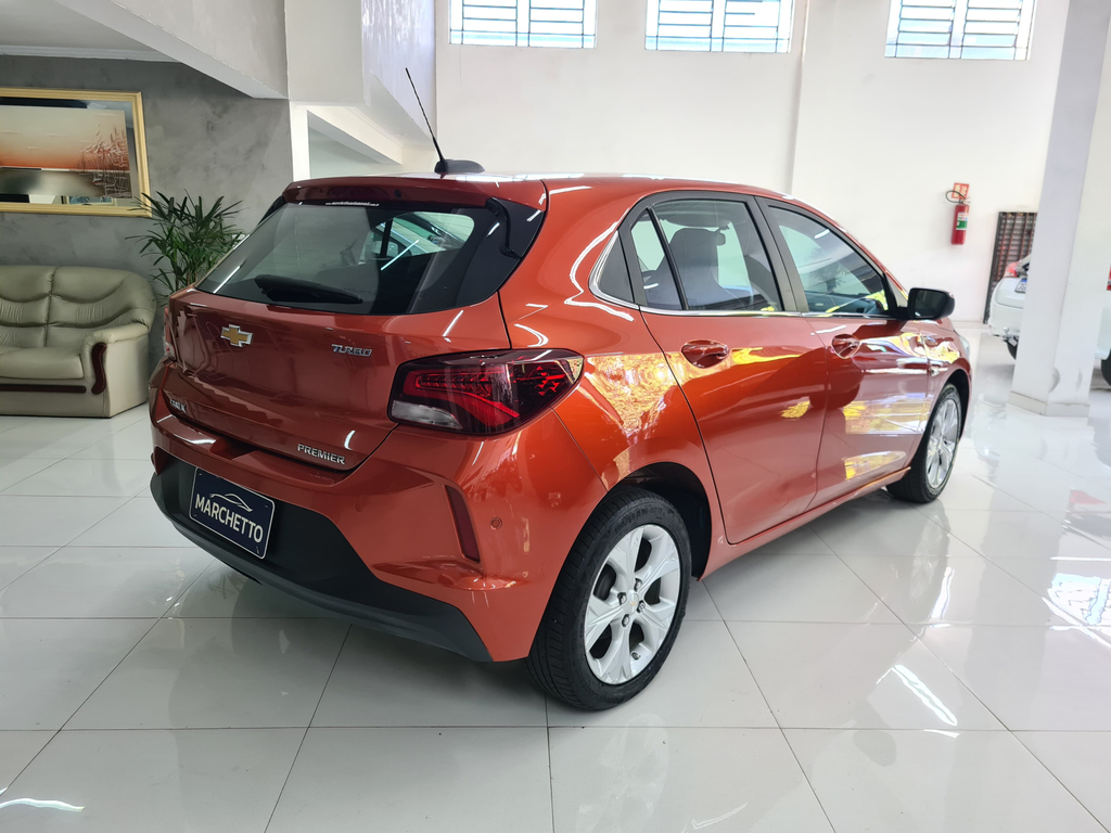 Chevrolet Onix Laranja