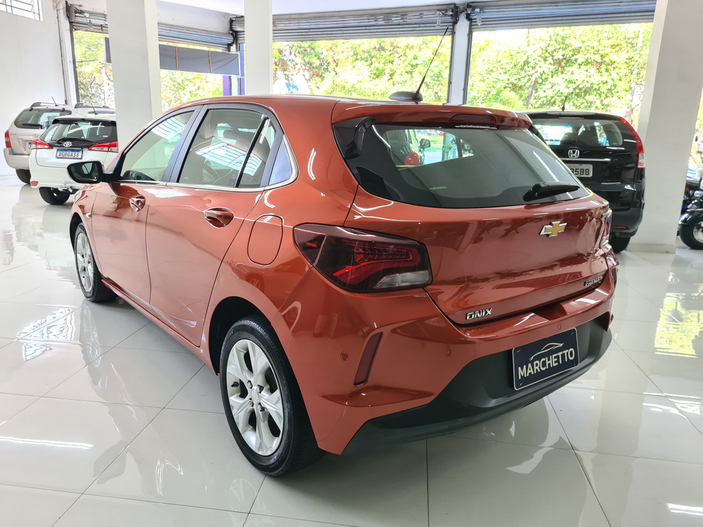 Chevrolet Onix Laranja