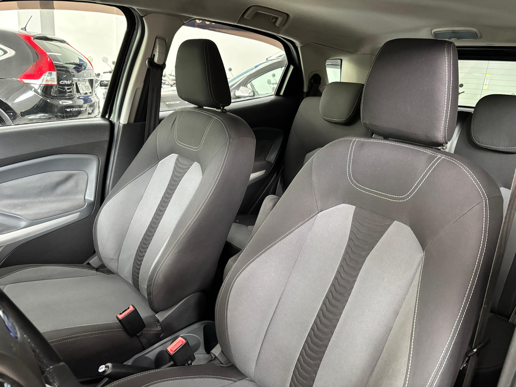 Ford EcoSport Preto