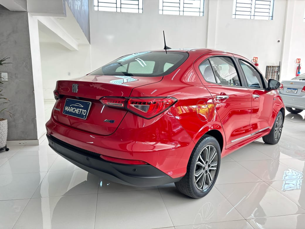 Fiat Cronos Vermelho