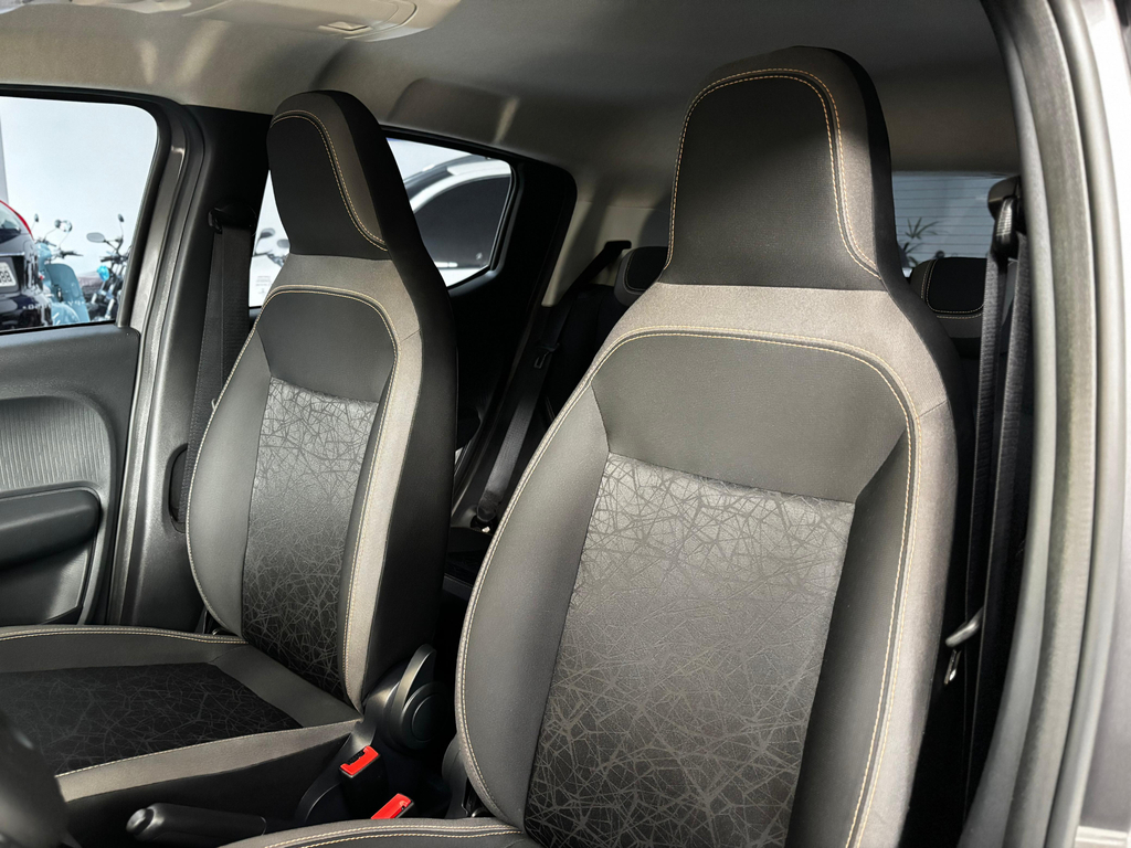 Fiat Mobi Cinza