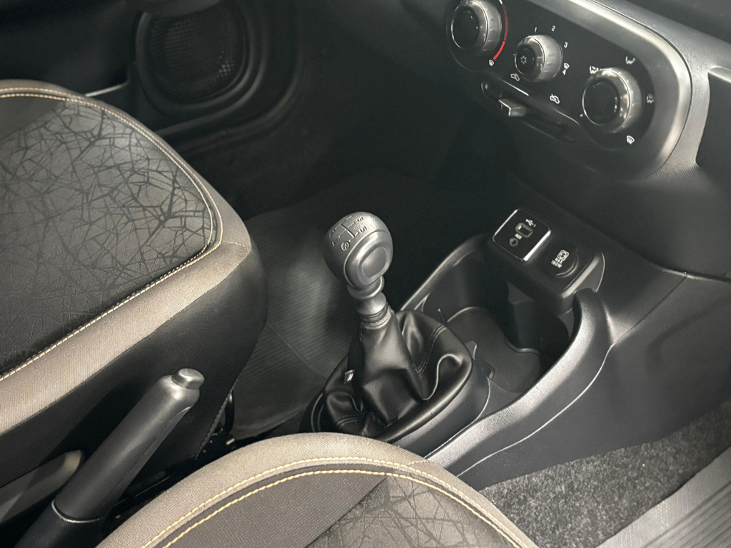 Fiat Mobi Cinza