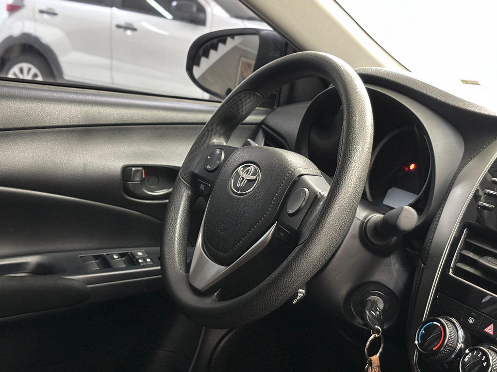 Toyota Yaris Prata