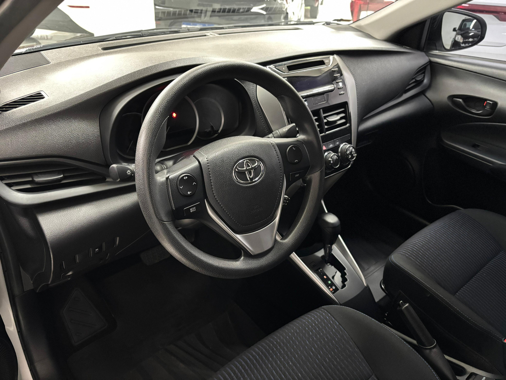 Toyota Yaris Prata