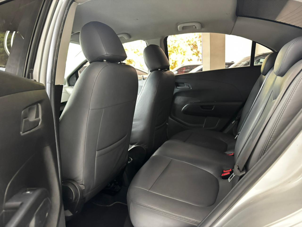 Chevrolet Sonic Sedan Prata
