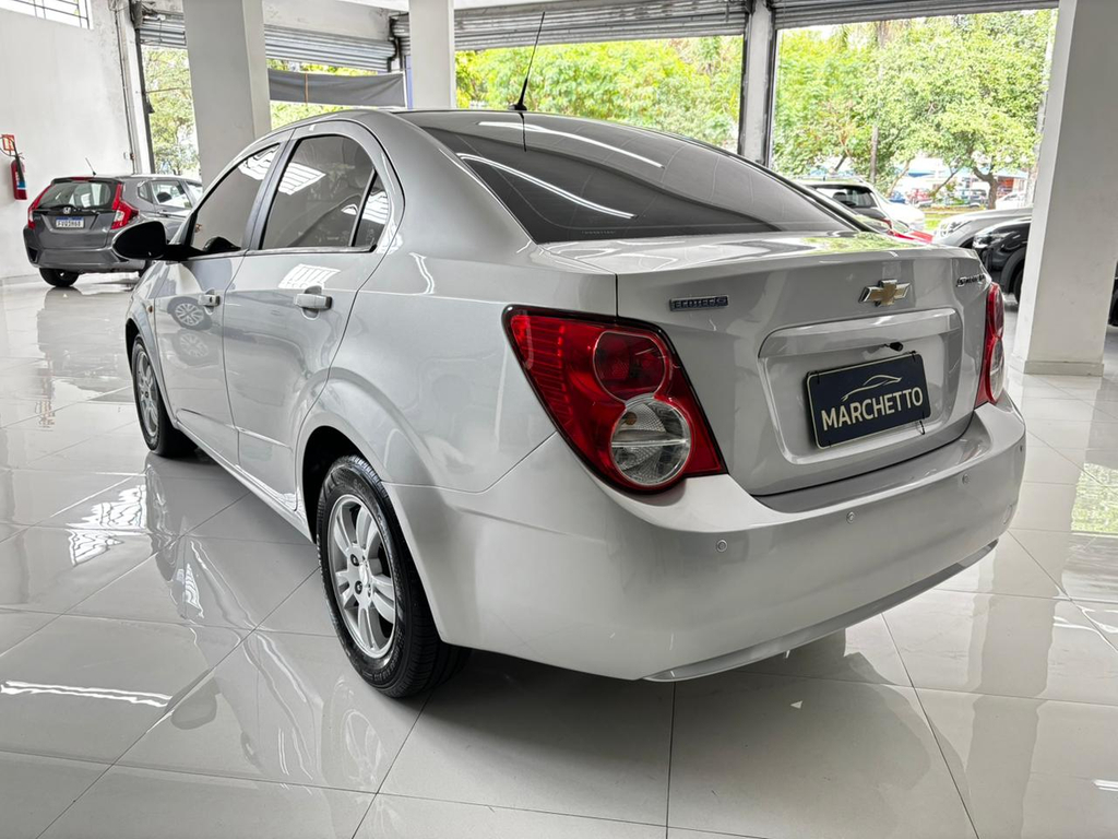 Chevrolet Sonic Sedan Prata