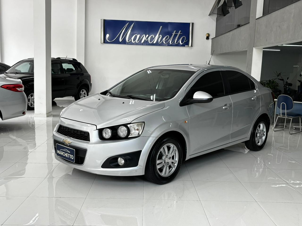 Chevrolet Sonic Sedan Prata