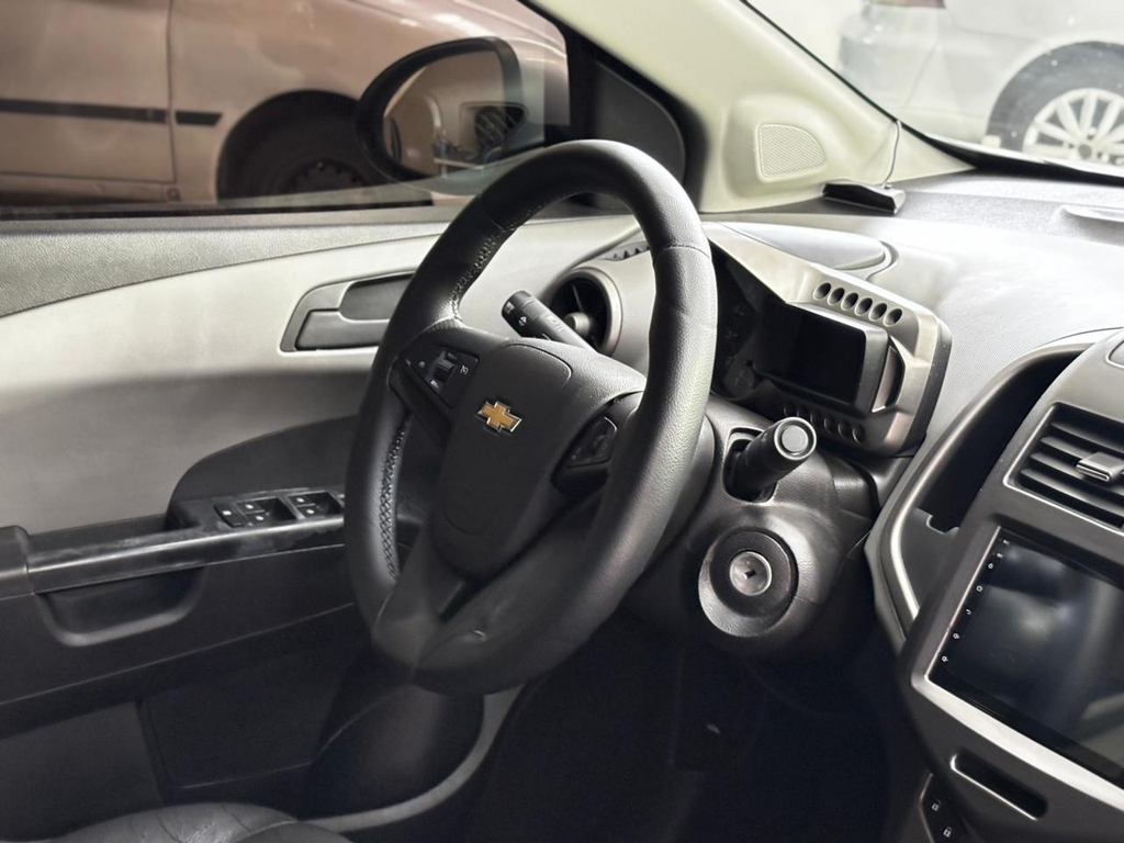 Chevrolet Sonic Sedan Prata