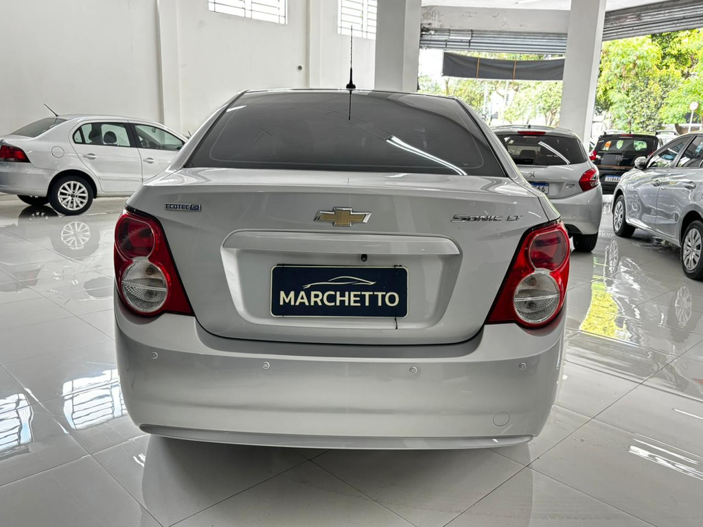 Chevrolet Sonic Sedan Prata