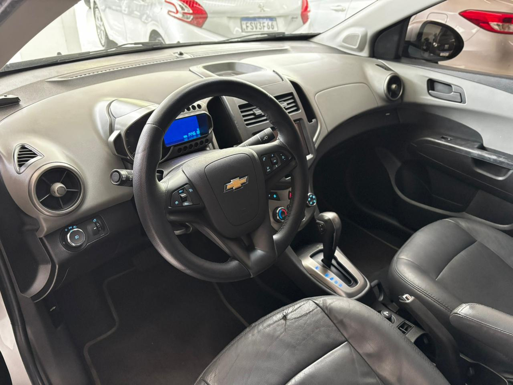 Chevrolet Sonic Sedan Prata
