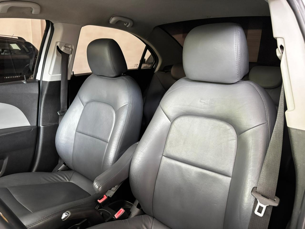 Chevrolet Sonic Sedan Prata