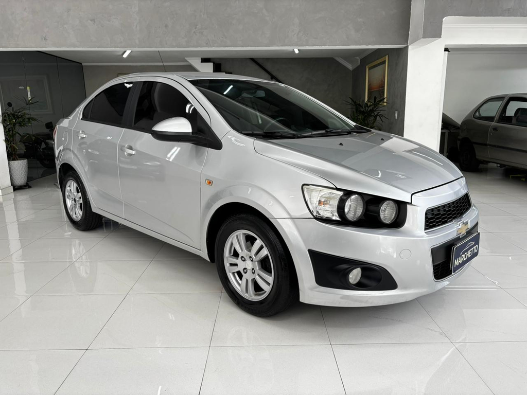 Chevrolet Sonic Sedan Prata