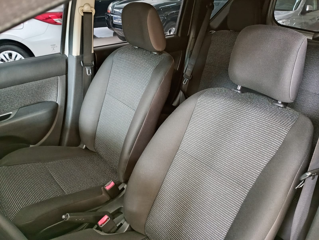 Nissan Livina Prata