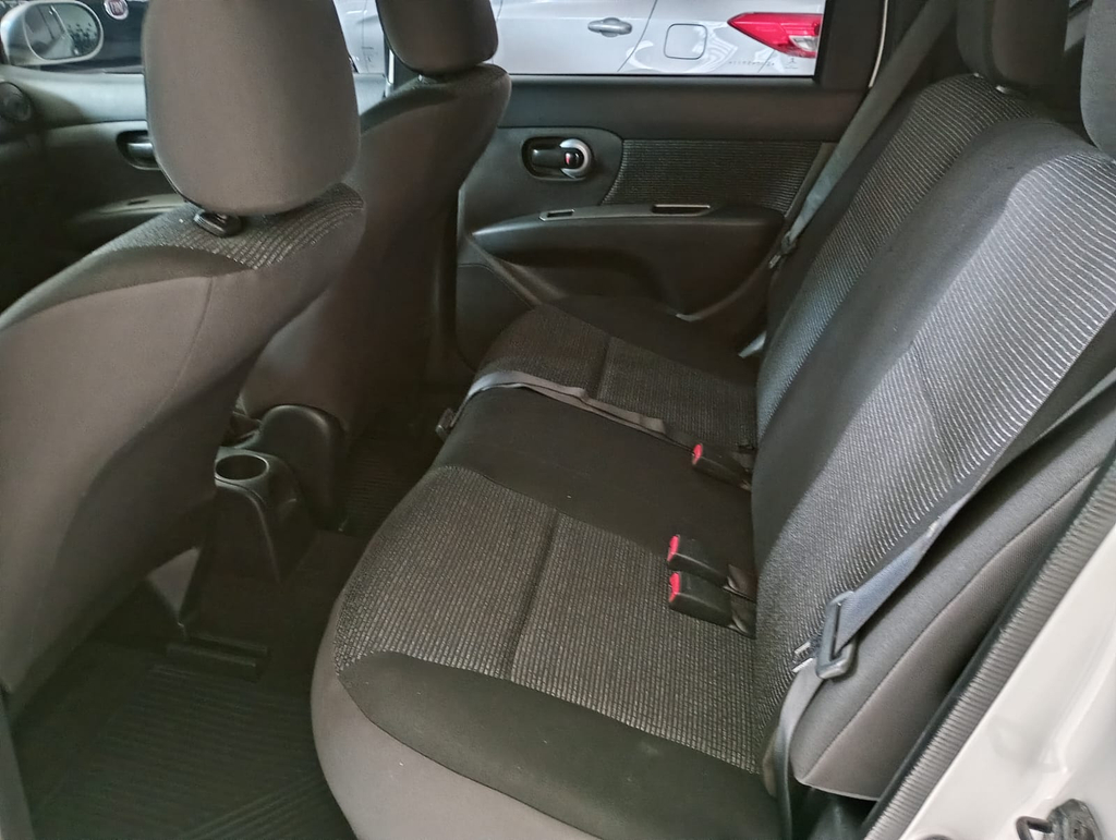 Nissan Livina Prata