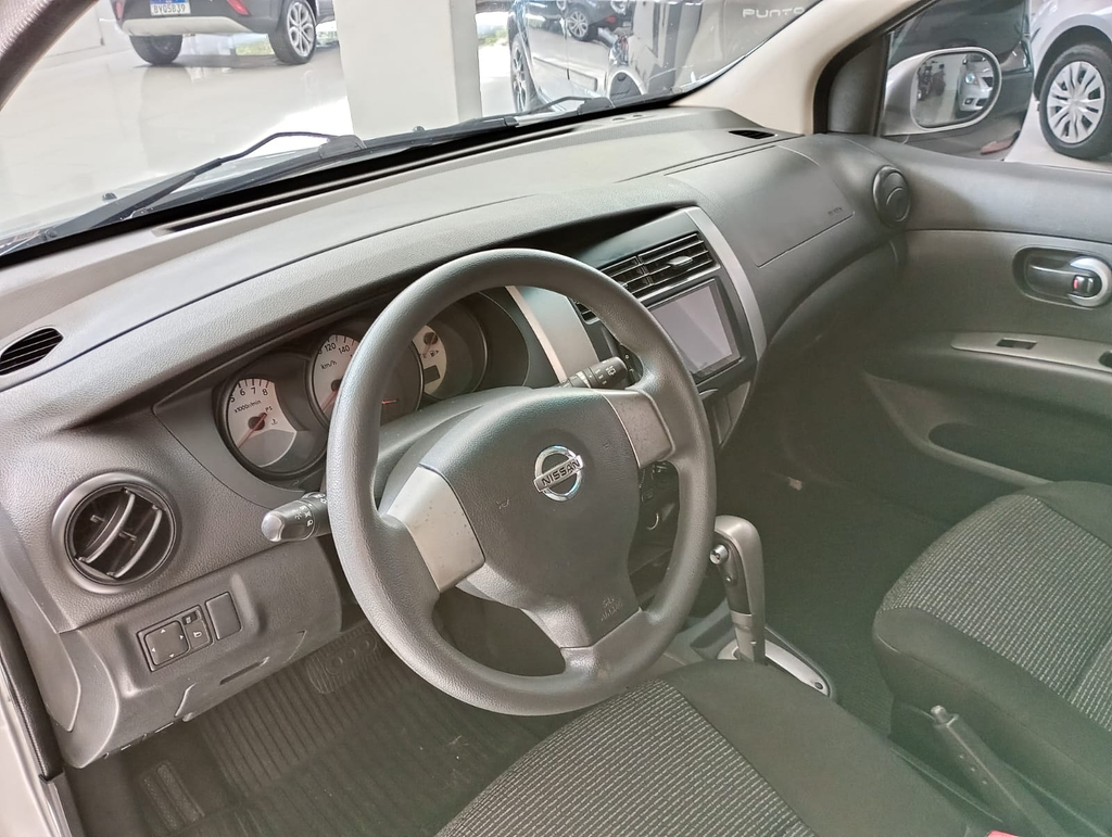 Nissan Livina Prata