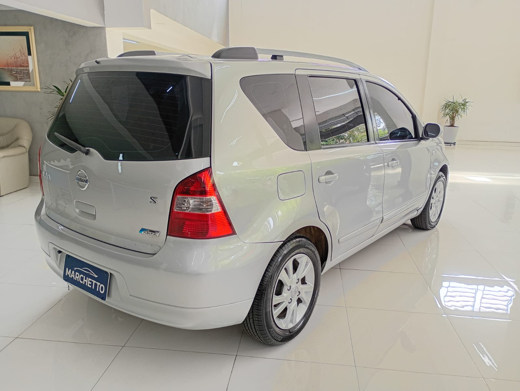 Nissan Livina Prata