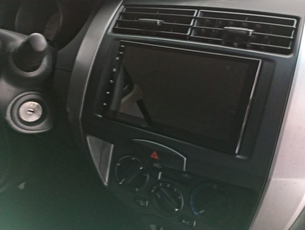 Nissan Livina Prata