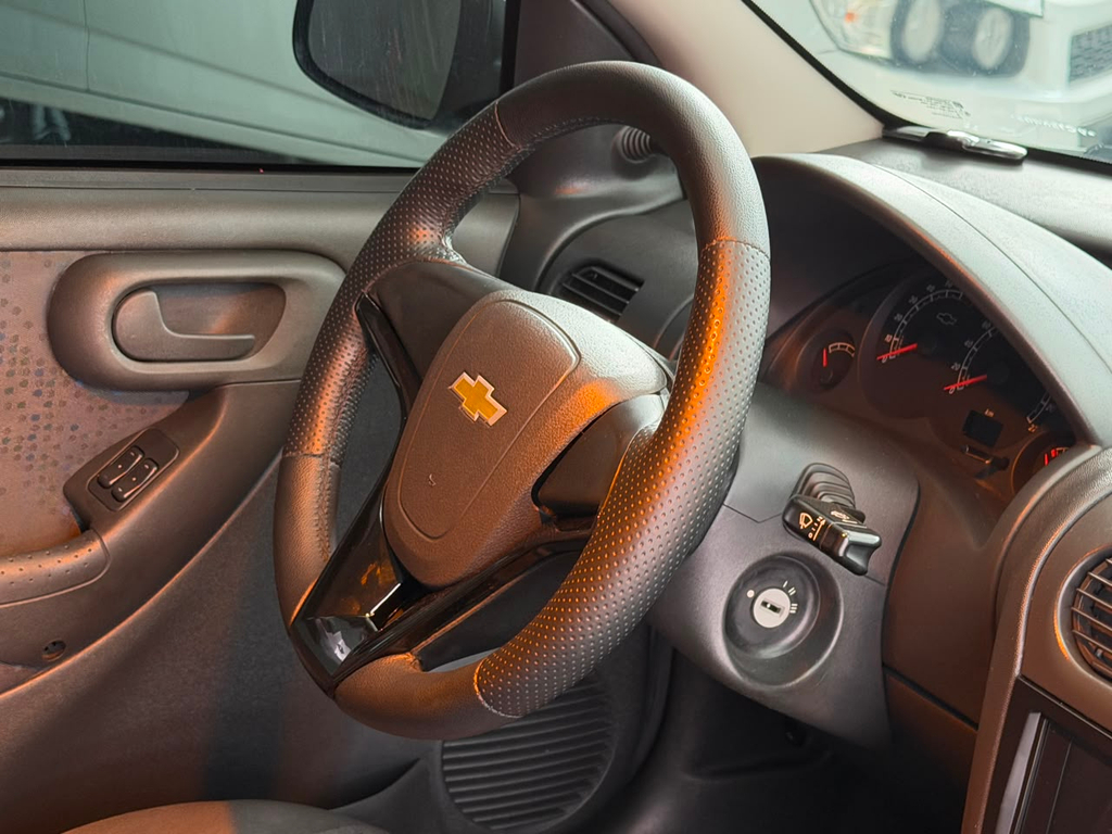 Chevrolet Montana Prata