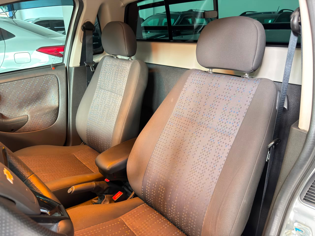 Chevrolet Montana Prata