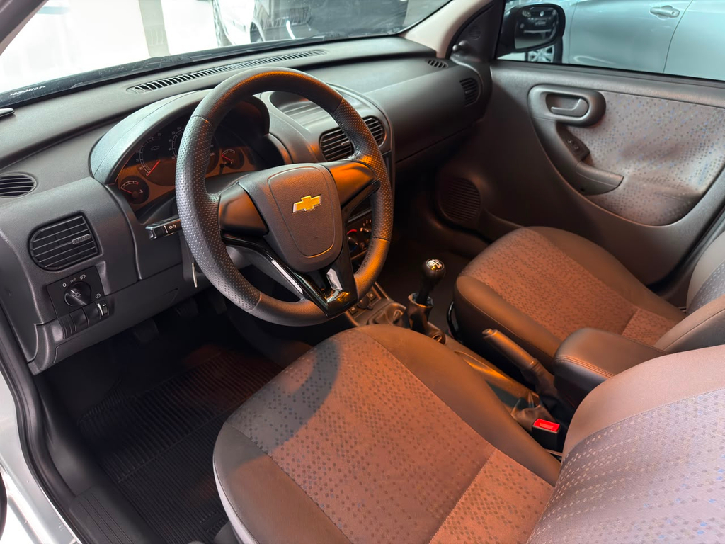 Chevrolet Montana Prata