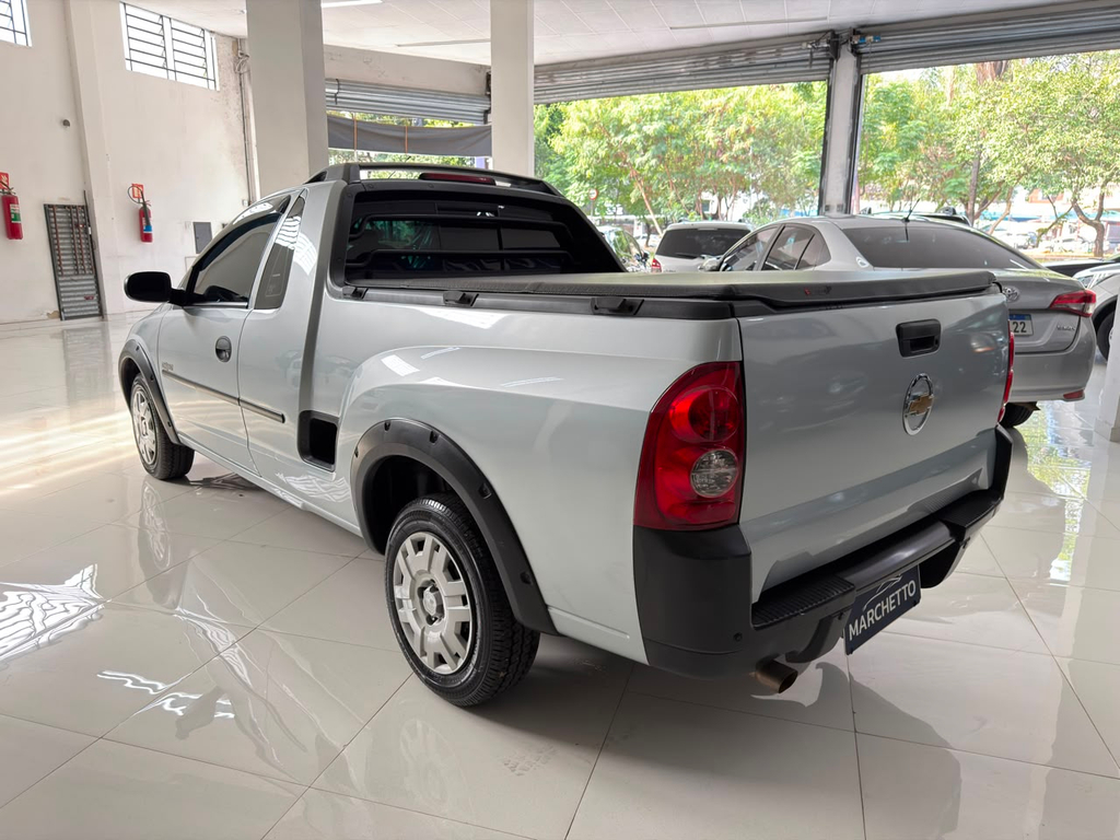 Chevrolet Montana Prata