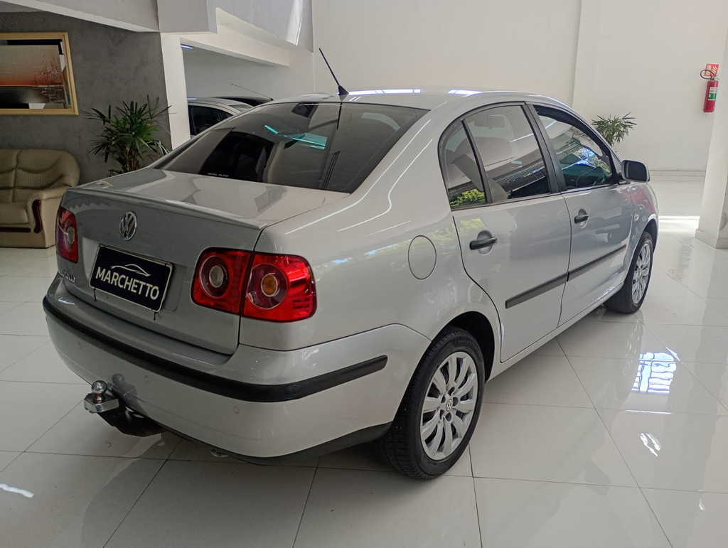 Volkswagen Polo Sedan Prata