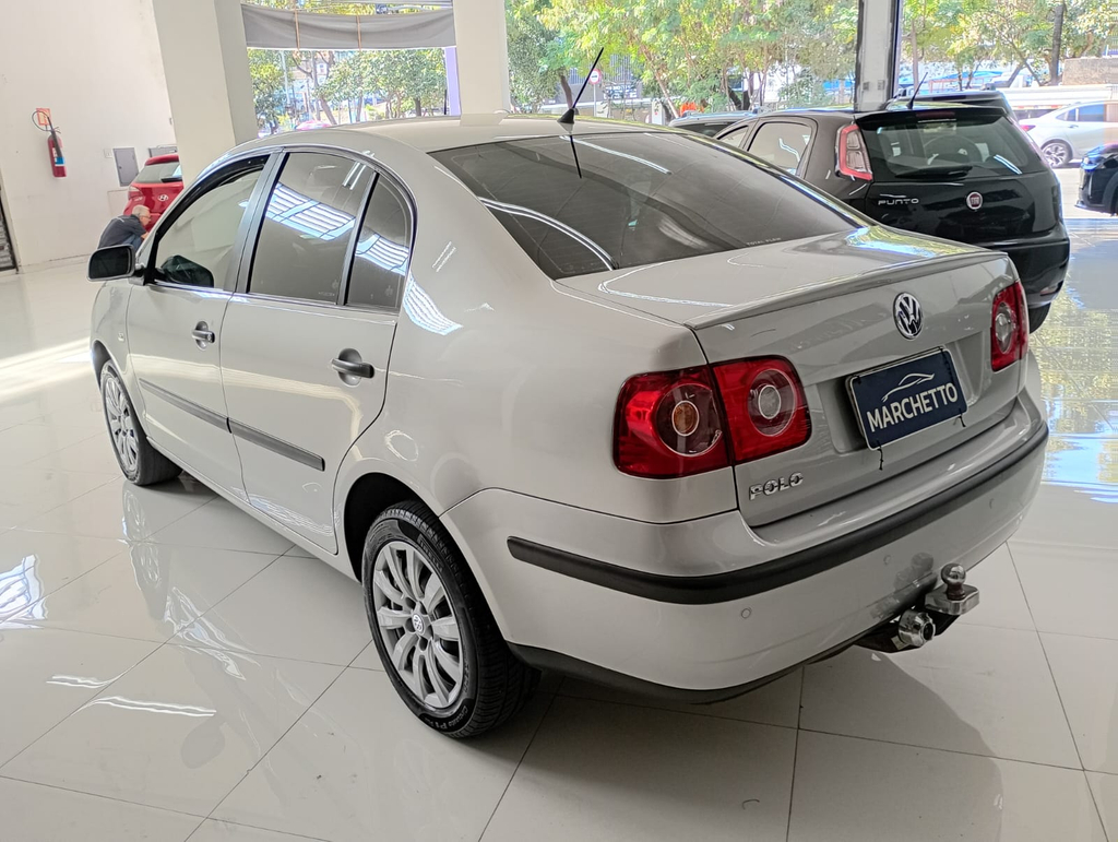 Volkswagen Polo Sedan Prata