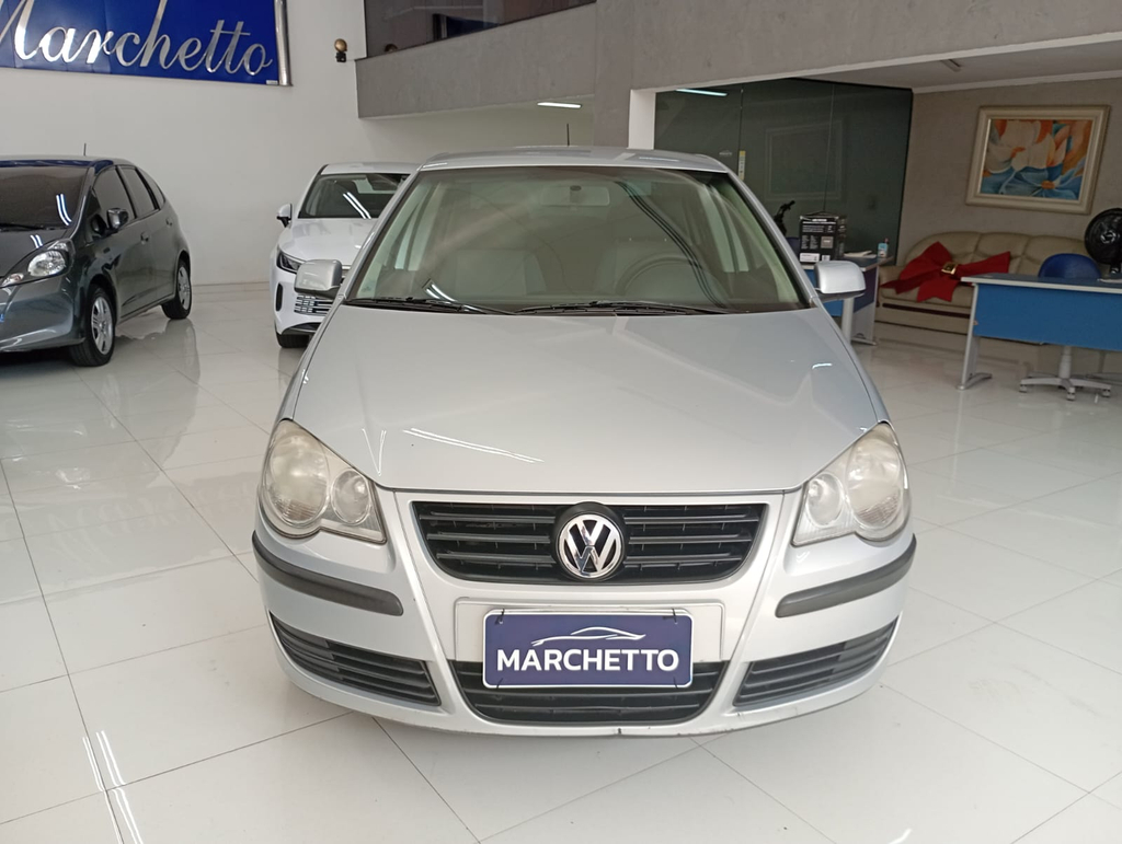 Volkswagen Polo Sedan Prata