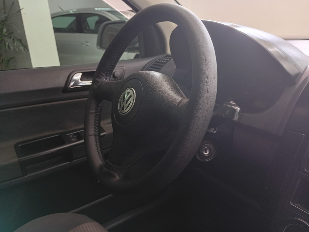 Volkswagen Polo Sedan Prata