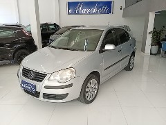 Volkswagen Polo Sedan Prata