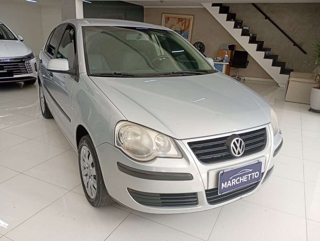 Volkswagen Polo Sedan Prata