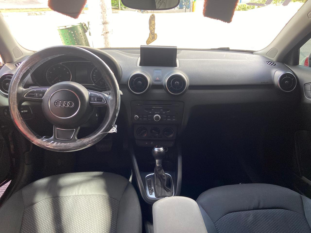 Audi A1 Marrom